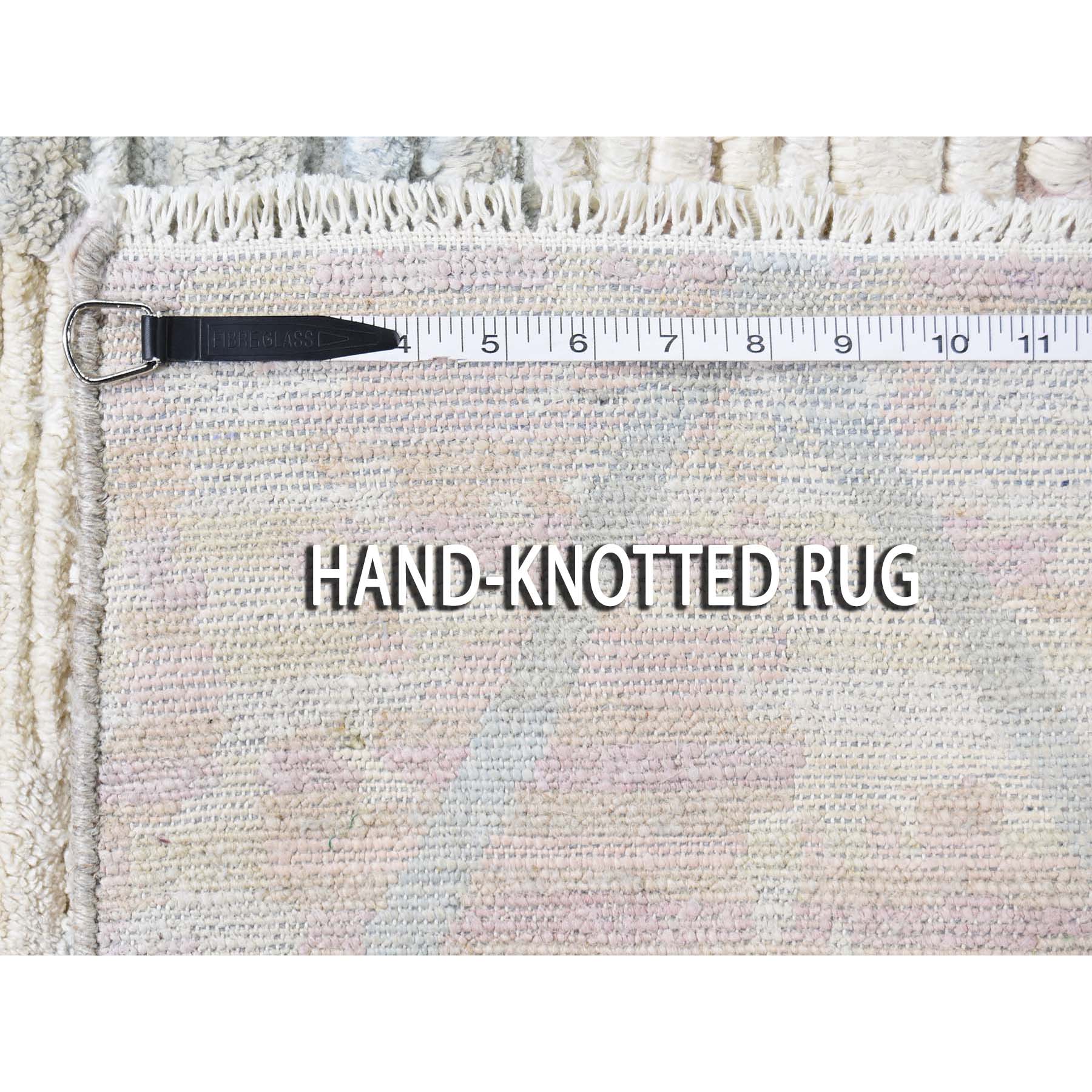 Traditional Silk Hand-Knotted Area Rug 2'0